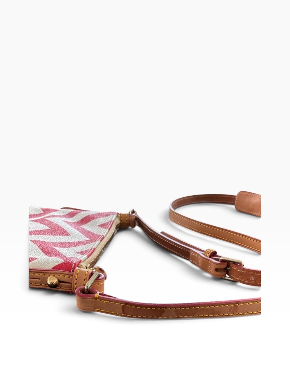 Dooney & Bourke Red Chevron Crossbody Letter Carrier Bag Pouchette J7652644 - Picture 8 of 15